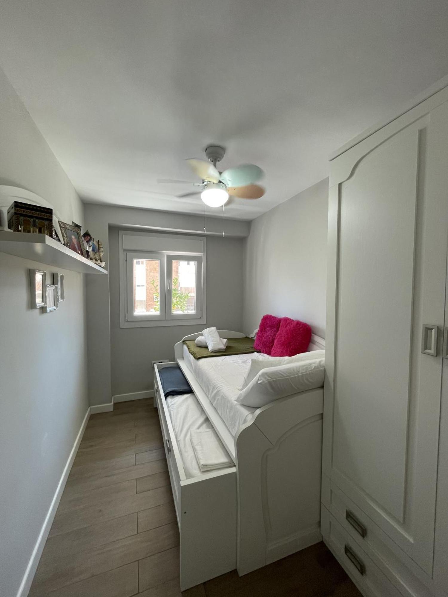 Cozy Room In Stylish Flat Just Steps From The Beach Cadix Extérieur photo