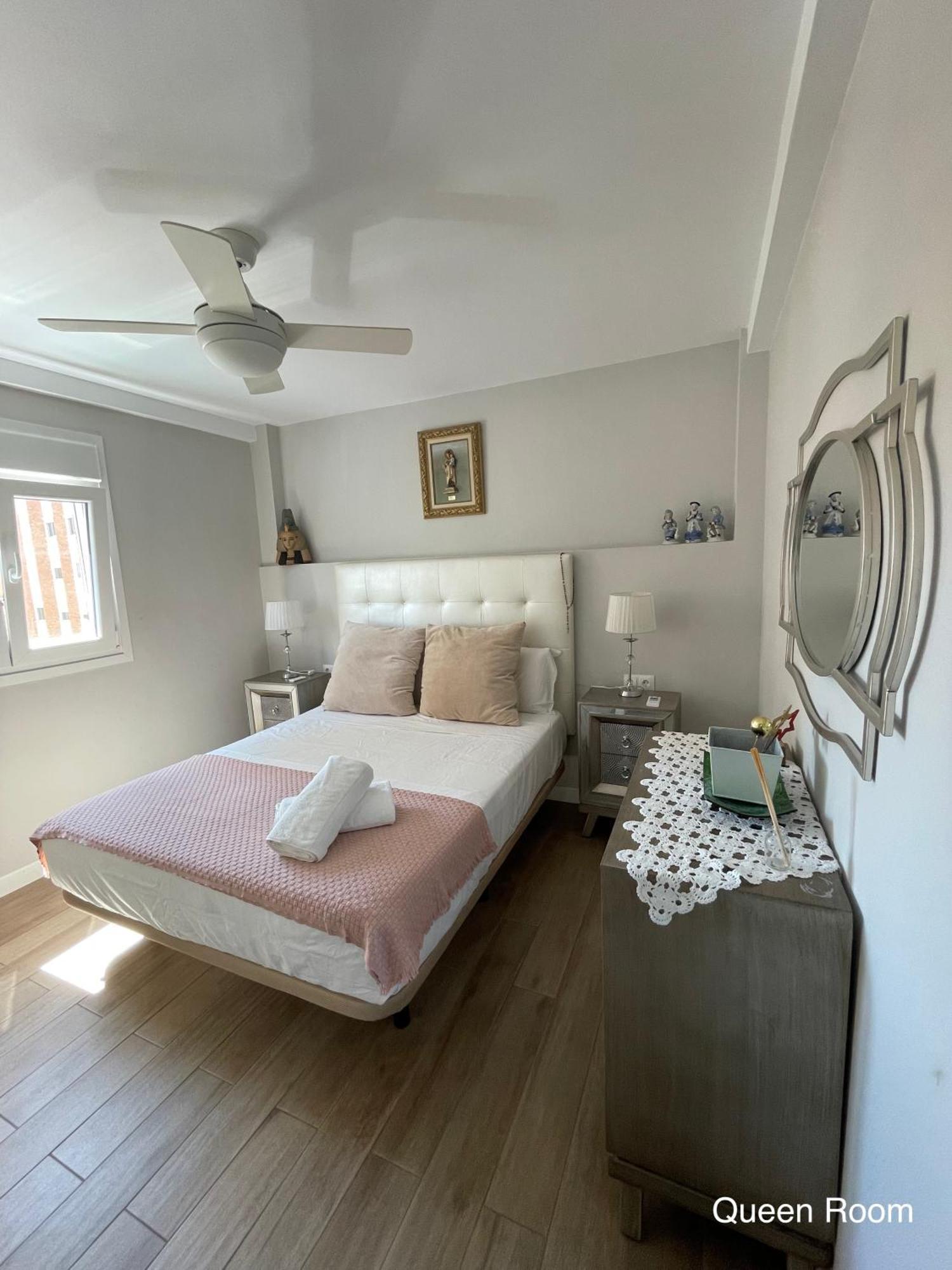 Cozy Room In Stylish Flat Just Steps From The Beach Cadix Extérieur photo