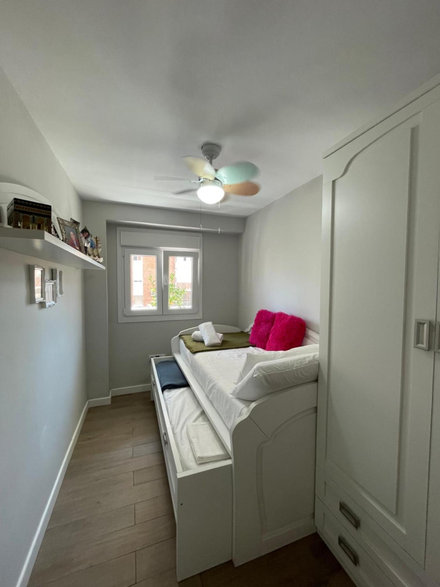 Cozy Room In Stylish Flat Just Steps From The Beach Cadix Chambre photo