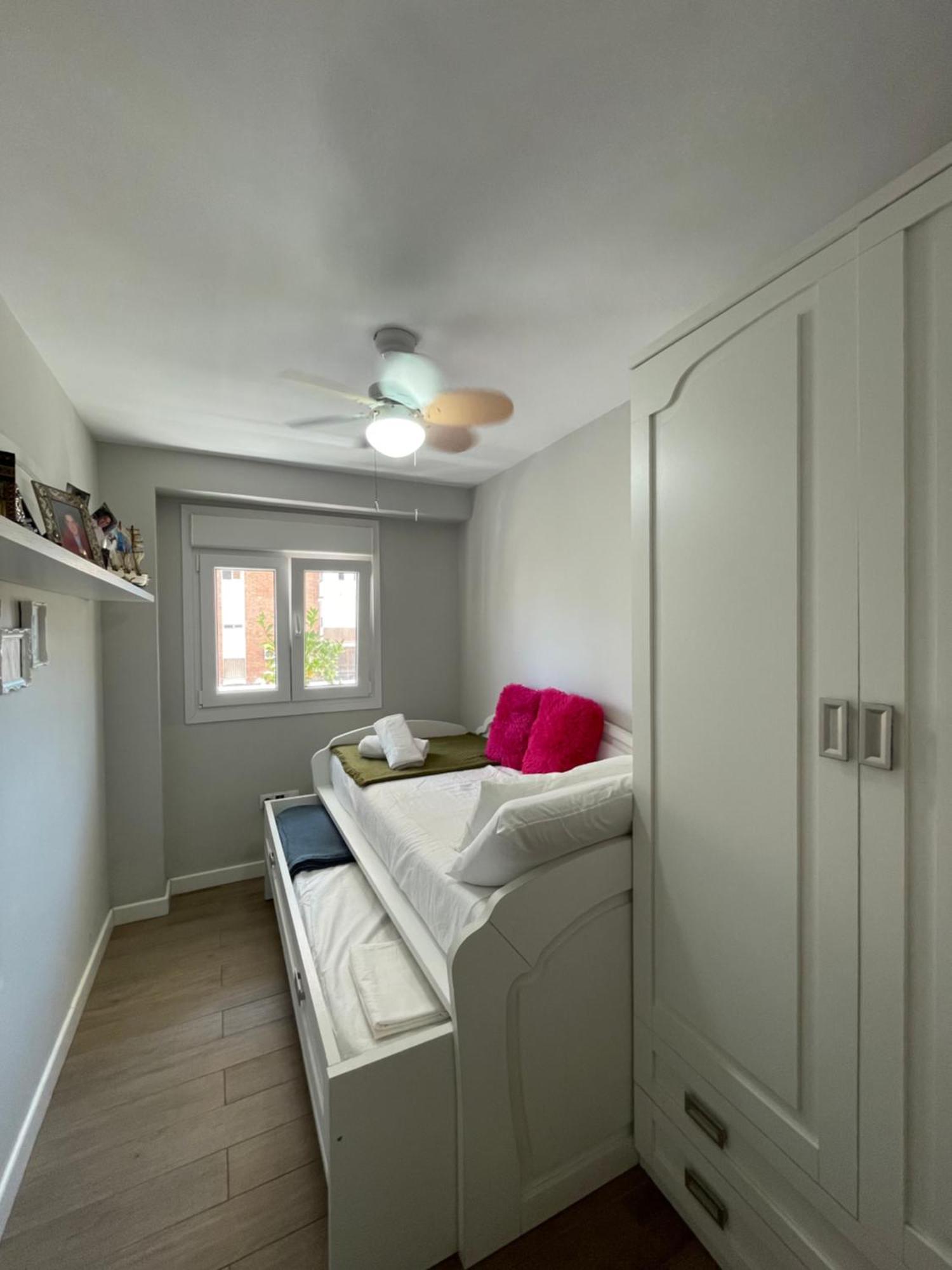 Cozy Room In Stylish Flat Just Steps From The Beach Cadix Chambre photo